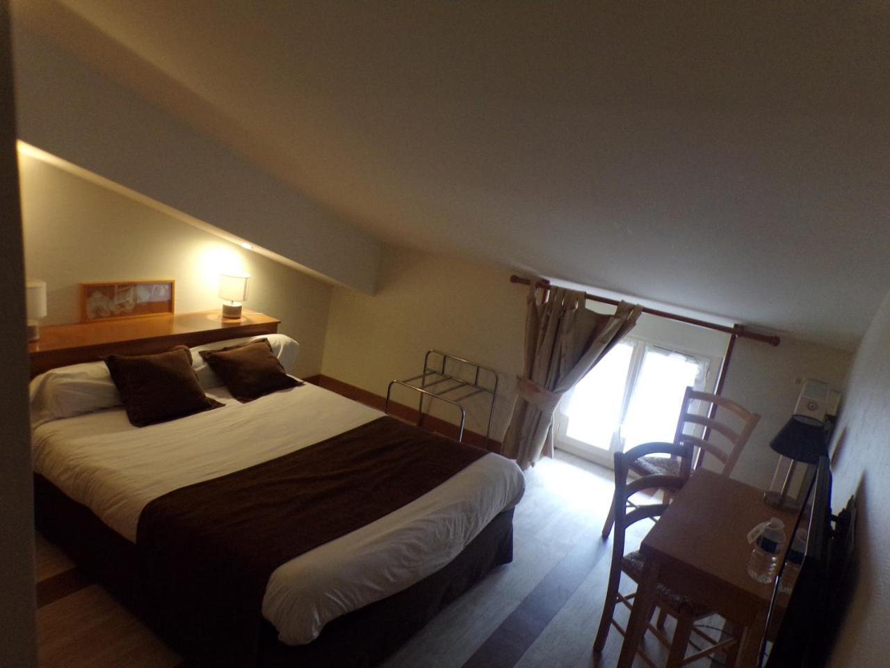 Logis Hotel De France ロシュシュアール エクステリア 写真